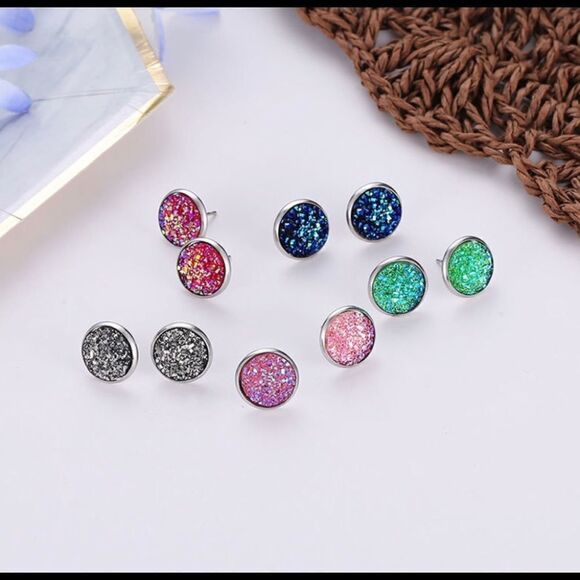 Simple Round Sparkly Black Earrings - Picture 2 of 2